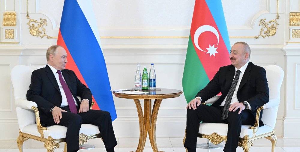 Azerbaycan ve Rusiya prezidentlerinin mehdud terkibde gorusu baslayib