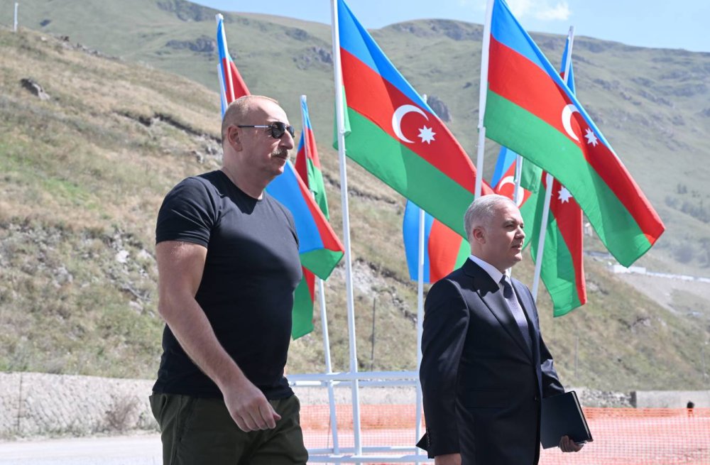Ilham Eliyev Kelbecer rayonunun Istisu qesebesinin temelini qoyub - YENILENIB 2