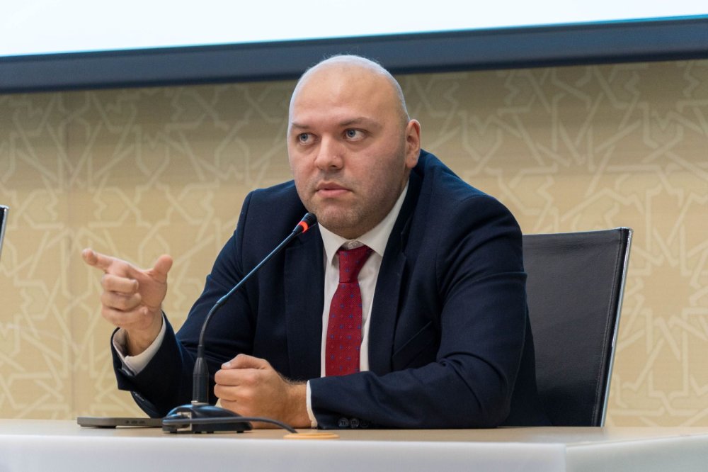 Hacibey Heyderli: “Sosial mediada yayimlanan melumatlara subheli yanasmaq lazimdir”