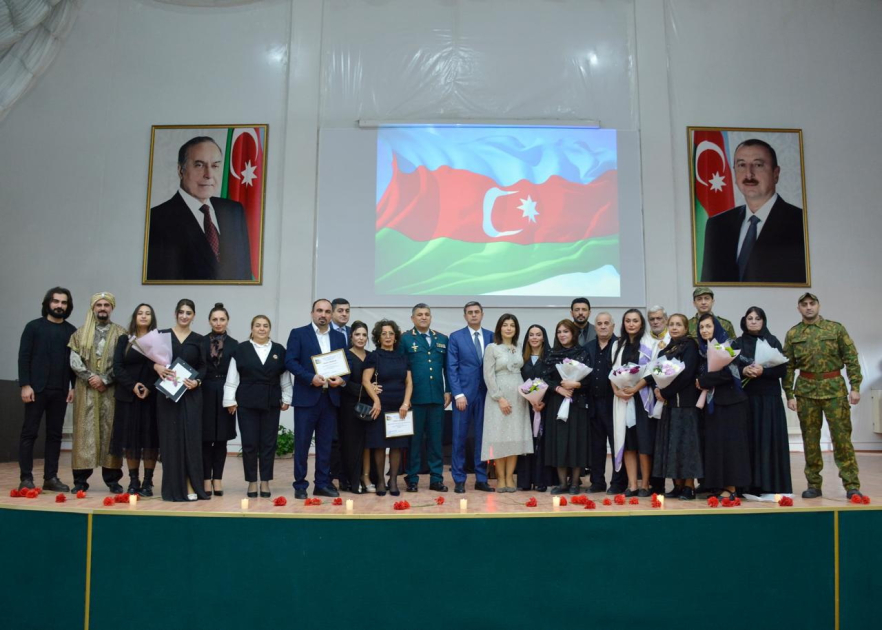 Baki Belediyye Teatri DSX-nin Sahil Muhafizesinde tamasa teqdim edib