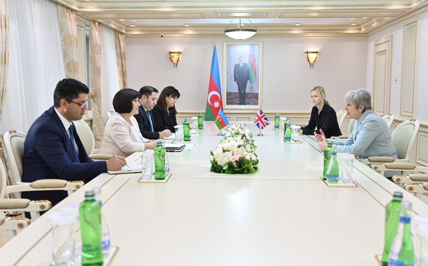 Sahibe Qafarova Boyuk Britaniyanin kecmis bas naziri ile gorusub