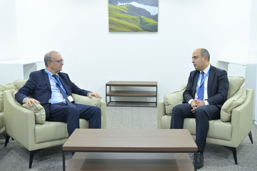 Emin Emrullayev Italiyanin tehsil naziri ile gorusub