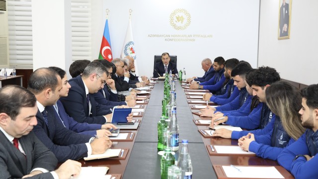 AHIK sedri Sahib Memmedov konullulerle gorusdu