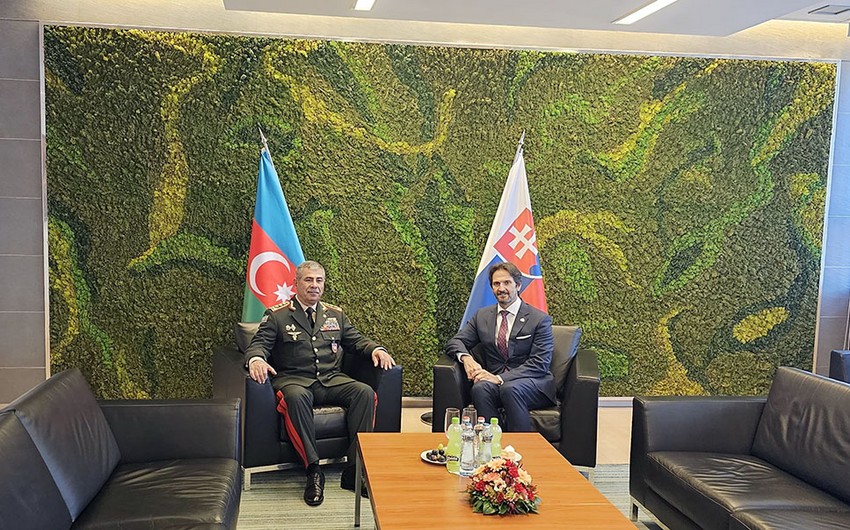 Zakir Hesenov slovakiyali hemkari ile herbi emekdasligin cari veziyyetini muzakire edib