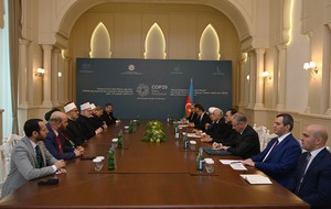 Eli Esedov Bakida kecirilen Dini Liderlerin Qlobal Sammitinin istirakcilari ile gorusler kecirib