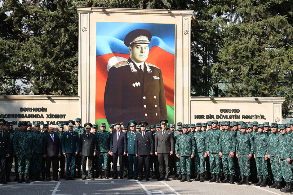 Herbi prokuror Dovlet Serhed Xidmetinin herbi qulluqculari ile gorusub