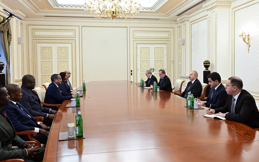 Prezident Ilham Eliyev Qvineya-Bisaunun numayende heyetini qebul edib