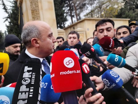 Mekteblerde rusvetle bagli butun muracietler arasdirilir