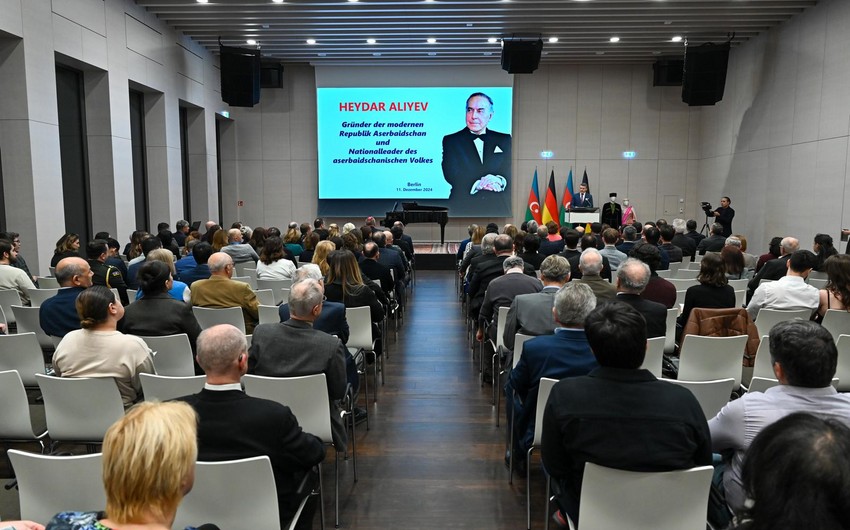 Azerbaycanin Berlindeki sefirliyinde Heyder Eliyevin anim merasimi kecirilib