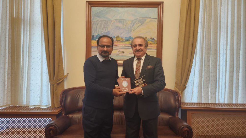 Pakistanli professor Edebiyyat Muzeyinin qonagi olub