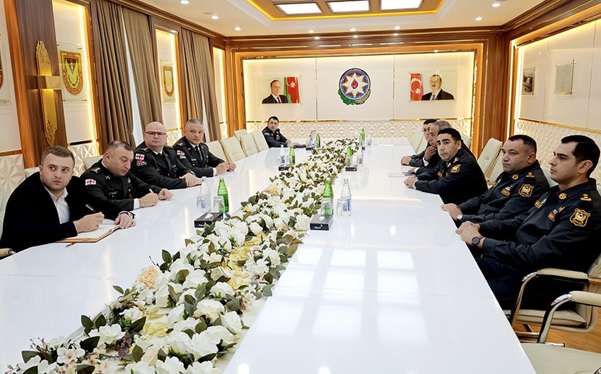 Gurcustan numayende heyetleri herbi tehsil muessiselerinde olub