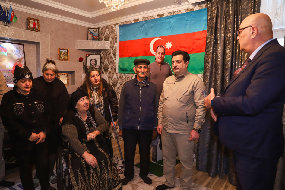 Olumunden sonra teltif olunan ANAMA emekdasinin medali ailesine teqdim edilib