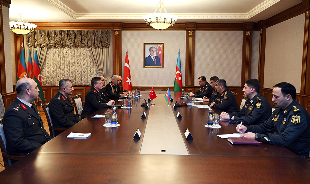 Mudafie naziri Turkiye numayende heyetini qebul edib