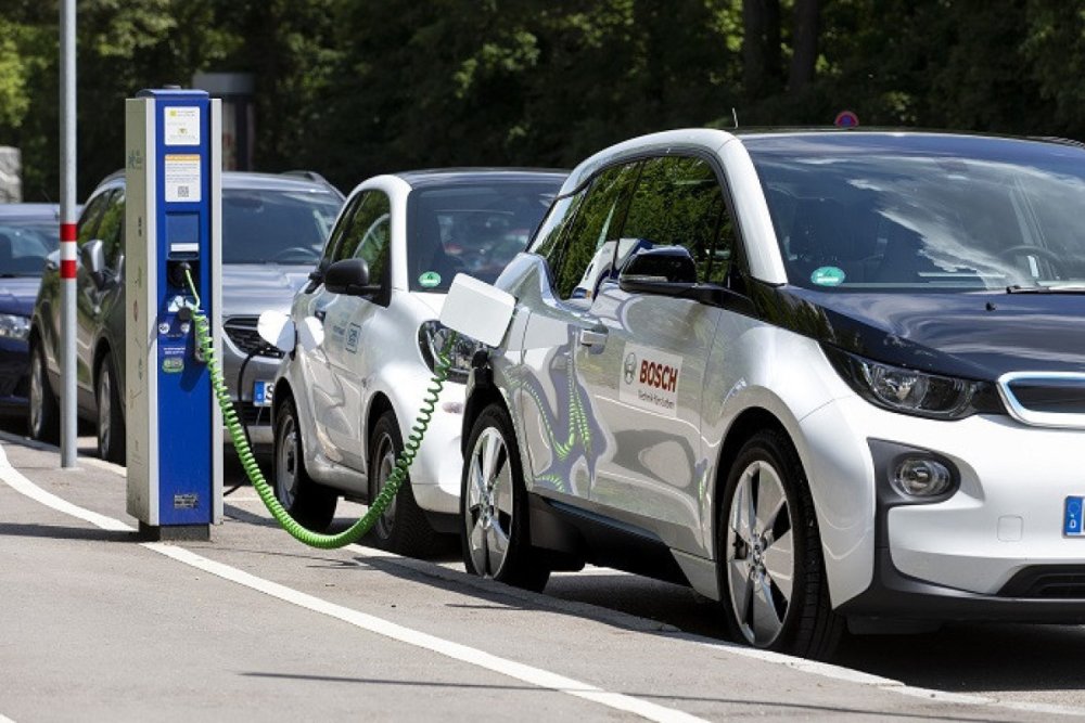 Azerbaycanda elektromobillerin icbari sigortasinin onlayn resmilesdirilmesine baslanilib