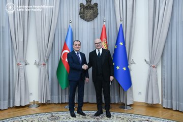 Ceyhun Bayramov Serbiyanin Bas naziri ile gorusub