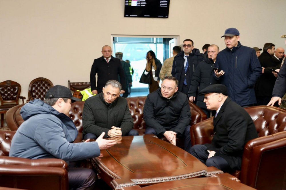 Azerbaycan resmileri Qazaxistandadir