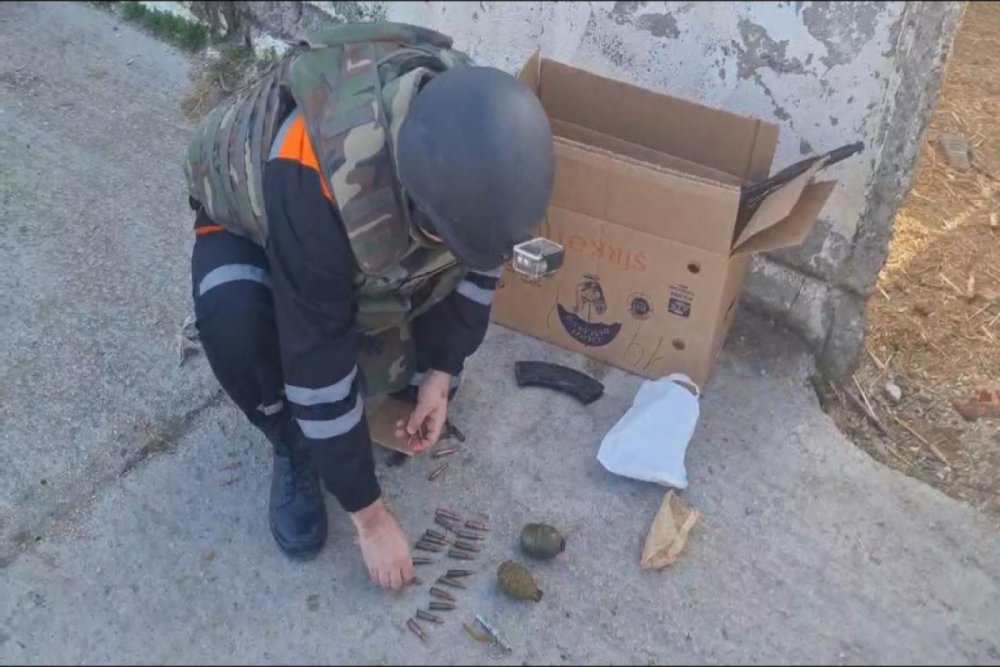 Corat qesebesinde silah-sursat askar edilib - VIDEO