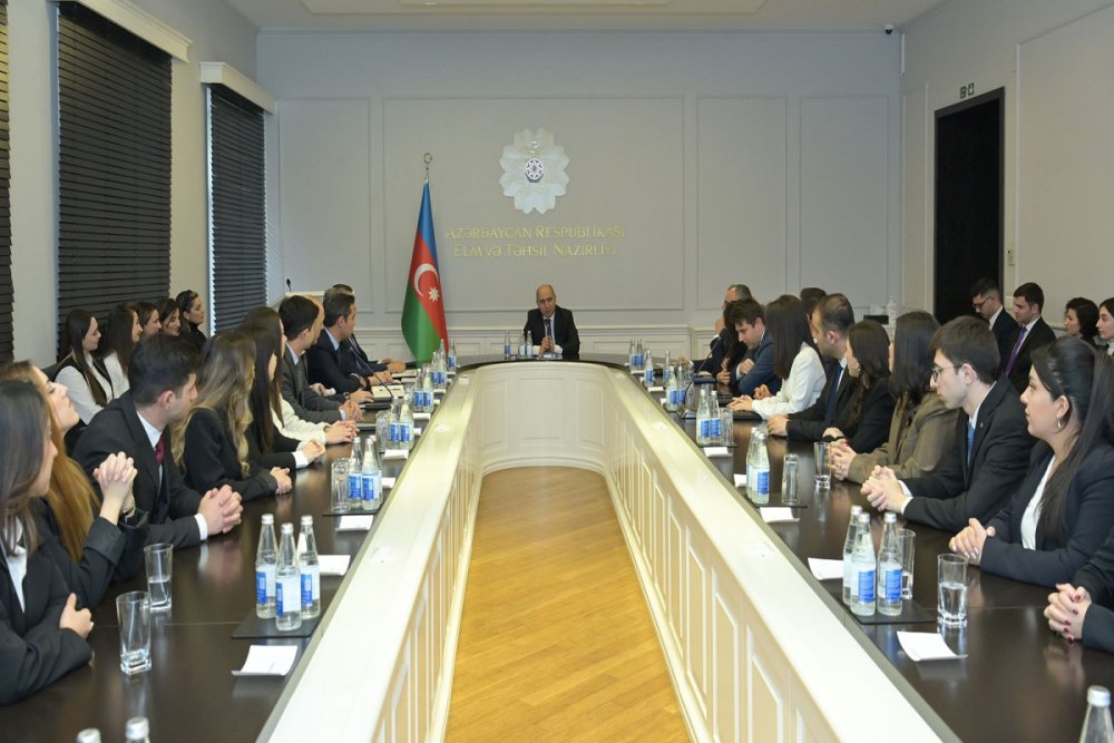 Emin Emrullayev "Maarifci” telebe-mezun tecrube proqraminin istirakcilari ile gorusub