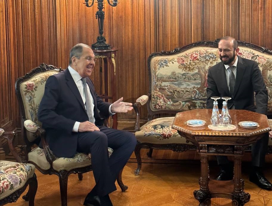 Lavrov-Mirzoyan gorusu BASLADI
