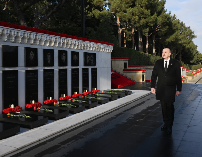 Prezident Ilham Eliyev 20 Yanvar sehidlerinin xatiresini yad edib - FOTO