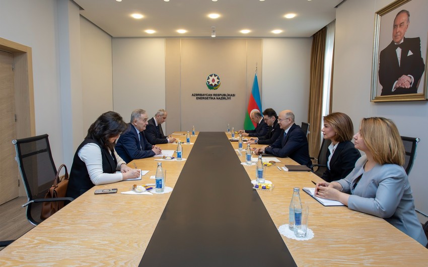 Azerbaycan QDIET ile “Xezer-Qara deniz-Avropa Yasil Enerji Dehlizi”ni muzakire edib