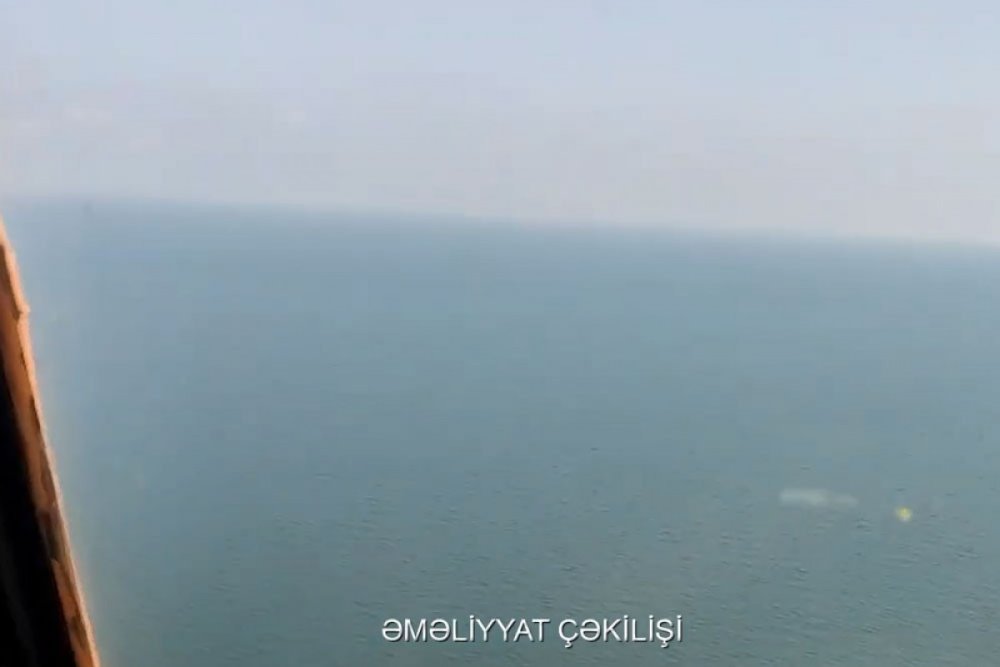 Lenkeranda denizde itkin dusen baliqcinin axtarisi davam etdirilir, helikopter celb edilib - VIDEO