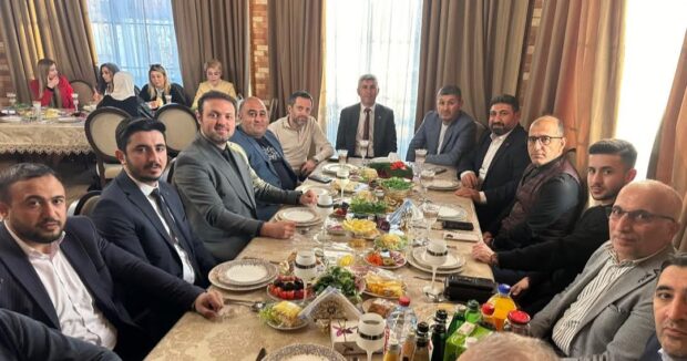Emekdar artistin tesebbusu ile Ramazan ayi munasibeti ile iftar sufresi teskil edilib – FOTOLAR