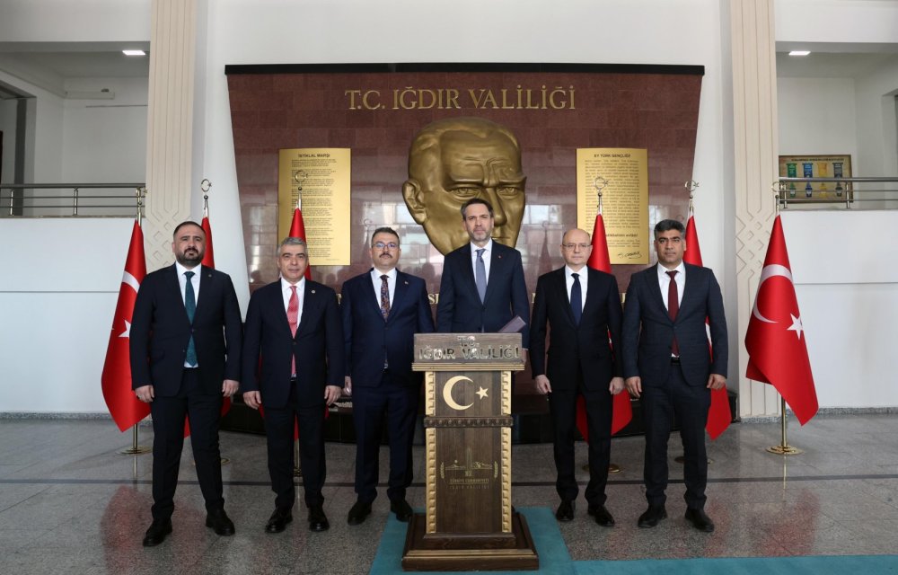 Azerbaycan ve Turkiyenin Energetika nazirleri Igdir-Naxcivan qaz kemerinin ise salinmasi ucun Igdira gelibler