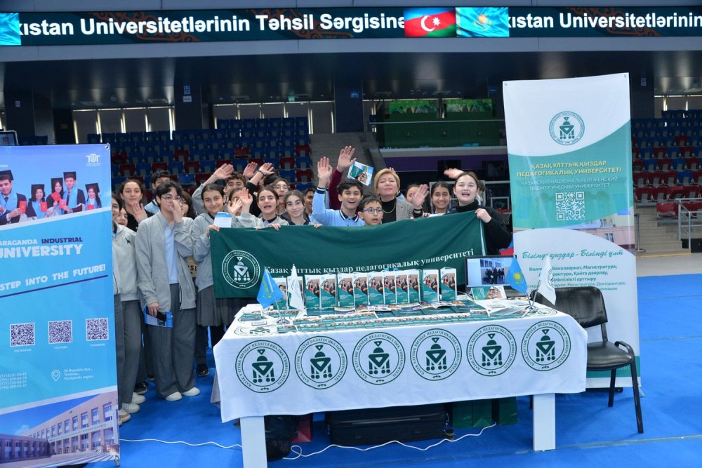 Paytaxt mekteblileri tehsil sergisinde