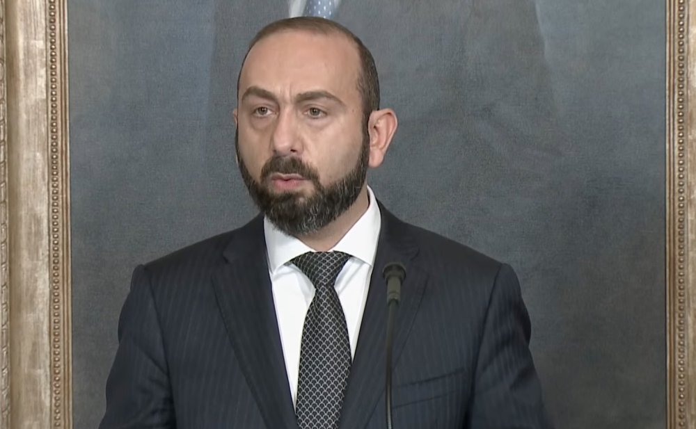 Baki ve Irevan bir-birine qarsi beynelxalq mustevide qaldirilan iddialari geri goturmeyi muzakire edir - Mirzoyan