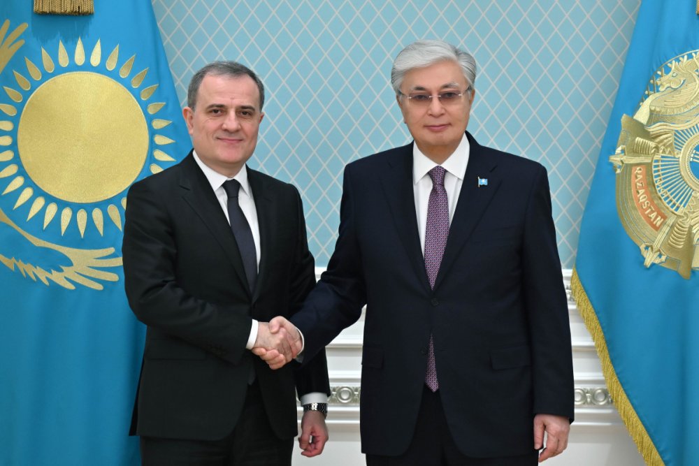 Tokayev: Qazaxistan Azerbaycani etibarli strateji terefdas ve muttefiq kimi gorur