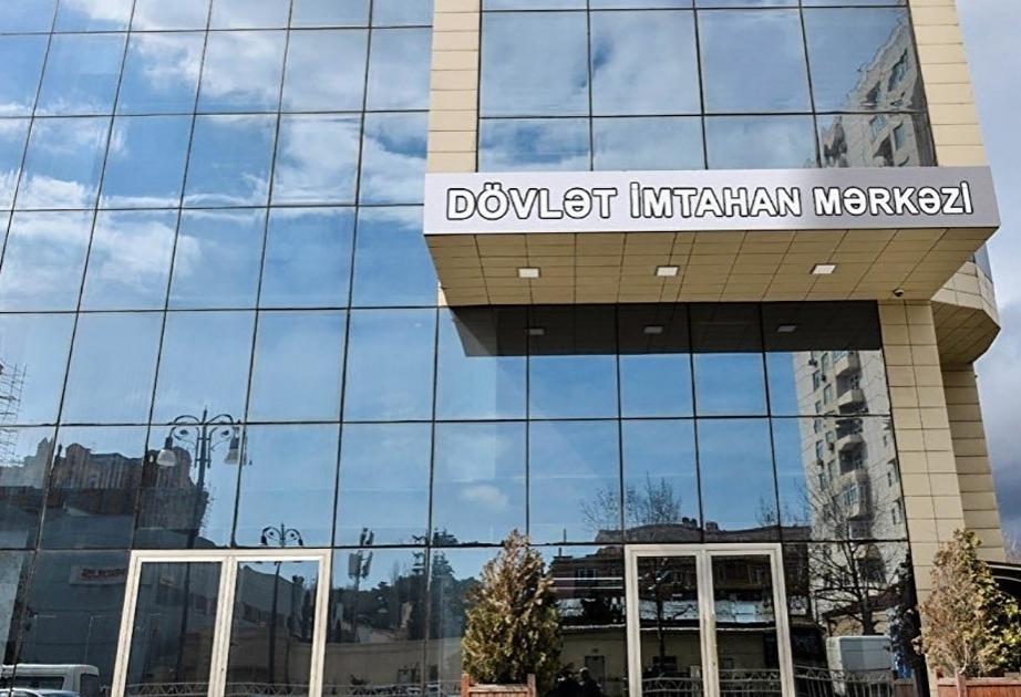 Dovlet qullugu imtahanindan kecenlere sertifikatlarin verilmesine baslanilib
