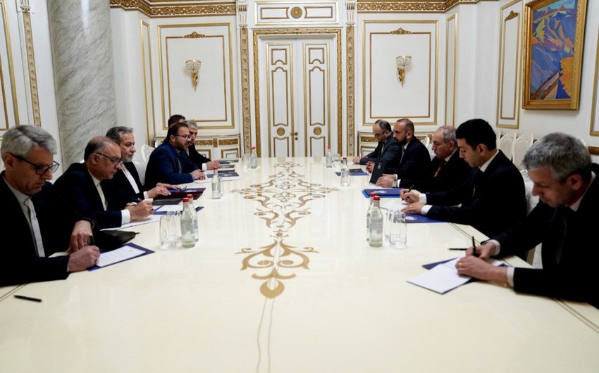 Nikol Pasinyan Abbas Eraqci ile ikiterefli ve regional meseleleri muzakire edib