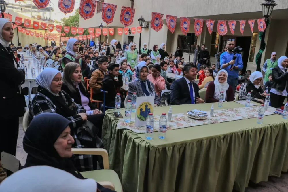 Azerbaycanin Suriyadaki sefirliyi Demesqde kimsesiz usaqlar ucun iftar sufresi teskil edib - FOTO