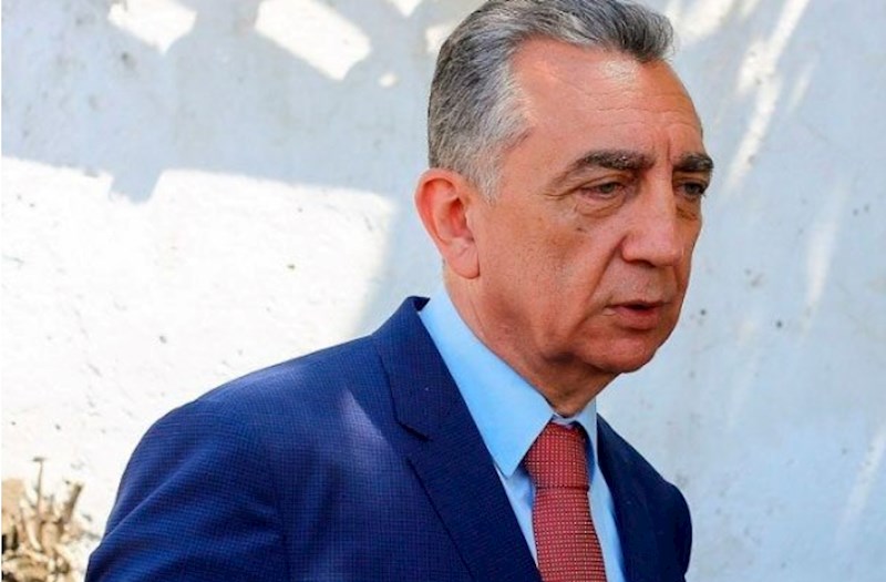 Eldar Ezizovun qudasi bizi blokadada saxlayir: Evimize pencereden girib-cixiriq — VIDEO/FOTOLAR