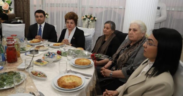 Neftcalada xanimlar ucun iftar sufresi teskil edilib