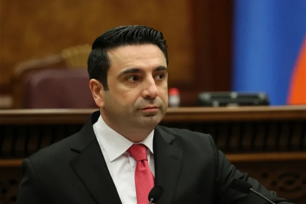 Simonyan: Ermenistan Rusiya ile munasibetlerdeki gerginliyi davamli saxlaya bilmez