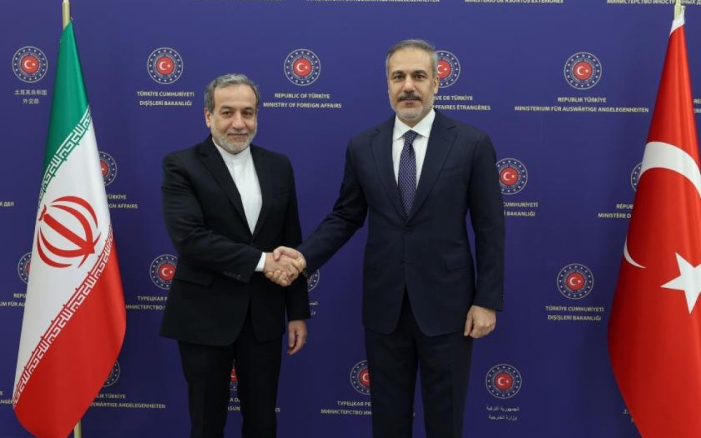 Hakan Fidan iranli hemkari ile regionu muzakire etdi