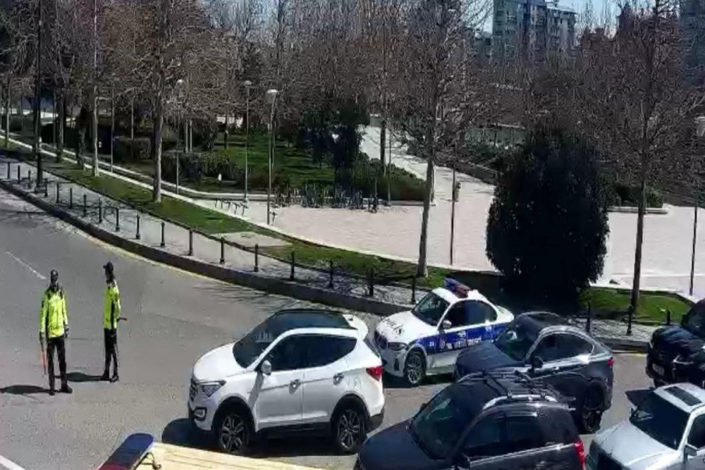 Ataturk prospektinde yolda mehdudiyyet qoyulub