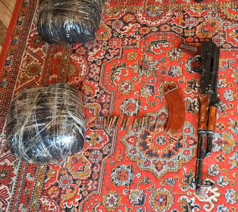 Lenkeranda 4 kiloqram narkotik vasite ve silah-sursat askarlanib