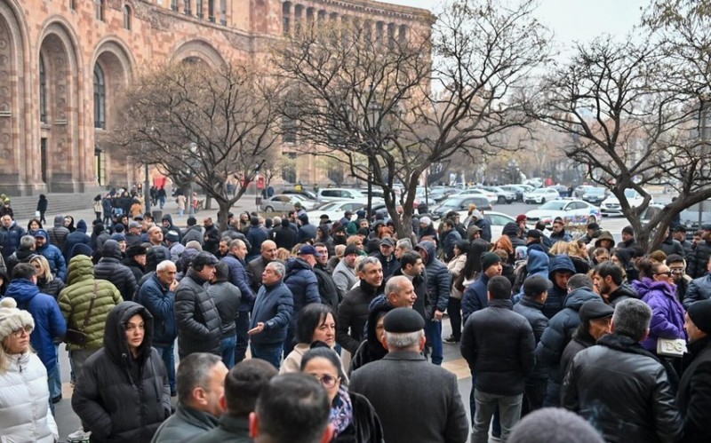 Irevanda etiraz aksiyasi kecirilir