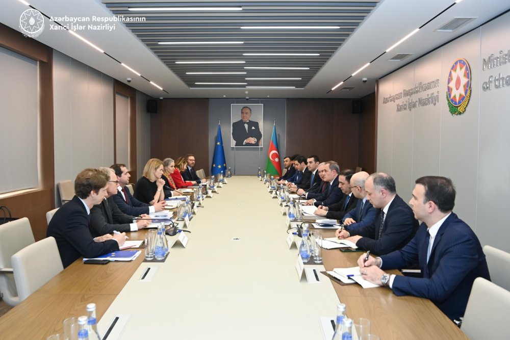 Ceyhun Bayramovla Kaya Kallas arasinda genisterkibli gorus baslayib