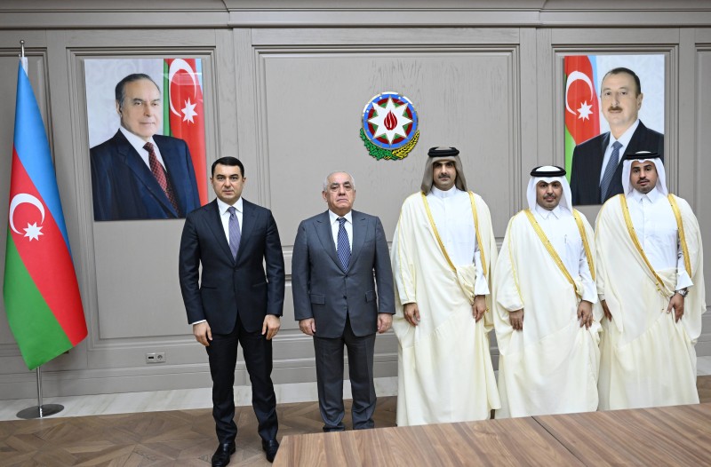 Eli Esedov Qeterin medeniyyet naziri ile gorusub