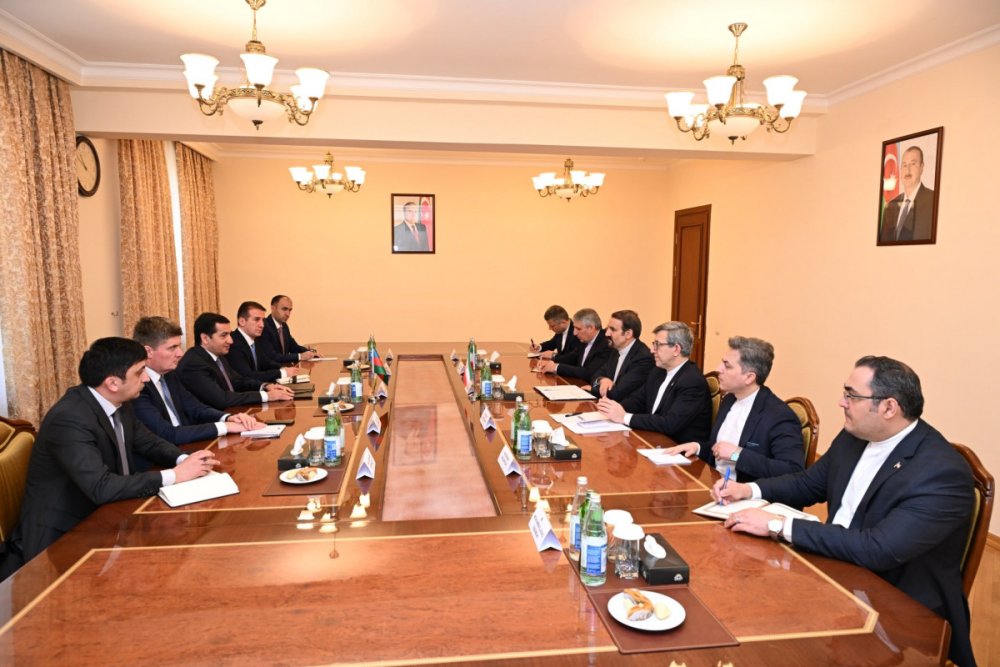 Hikmet Haciyev Iran Prezidentinin musaviri ile regional meseleleri muzakire edib