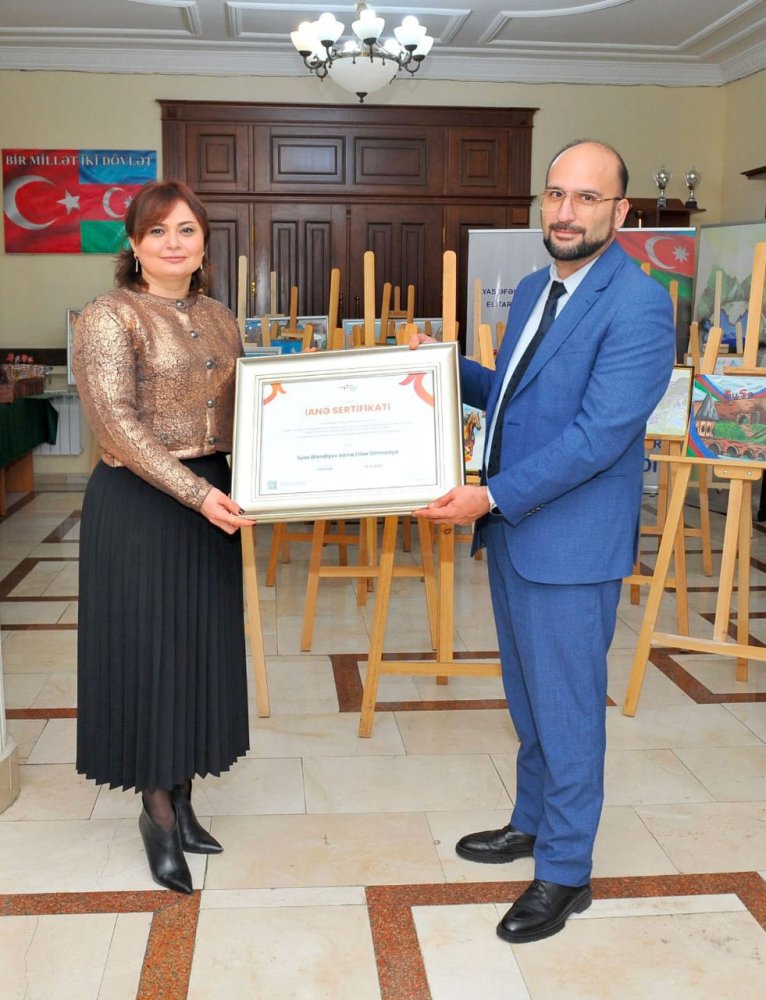 Mekteblilerden Qarabagin berpasina destek tesebbusu