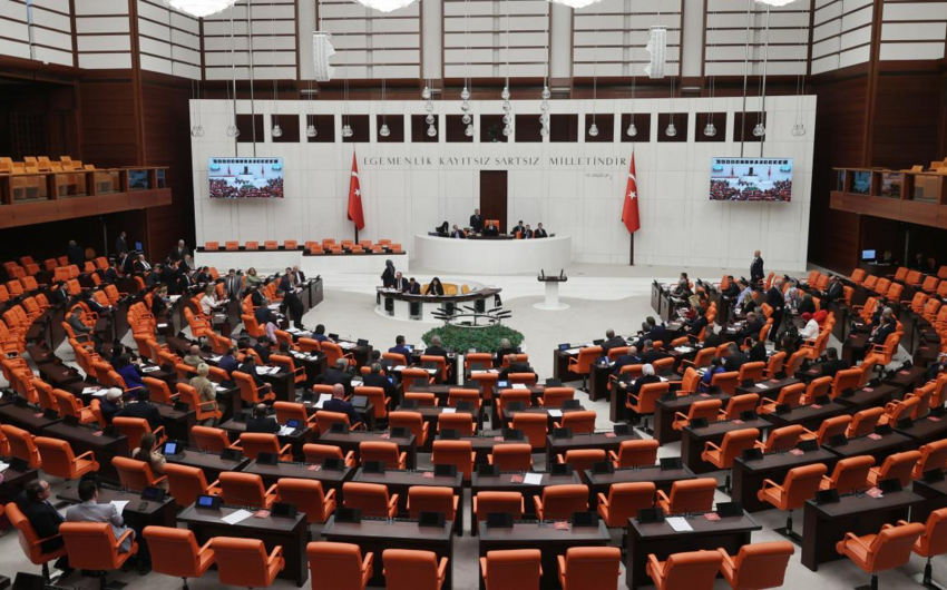 Turkiye Boyuk Millet Meclisi 105-ci ildonumunu qeyd edir