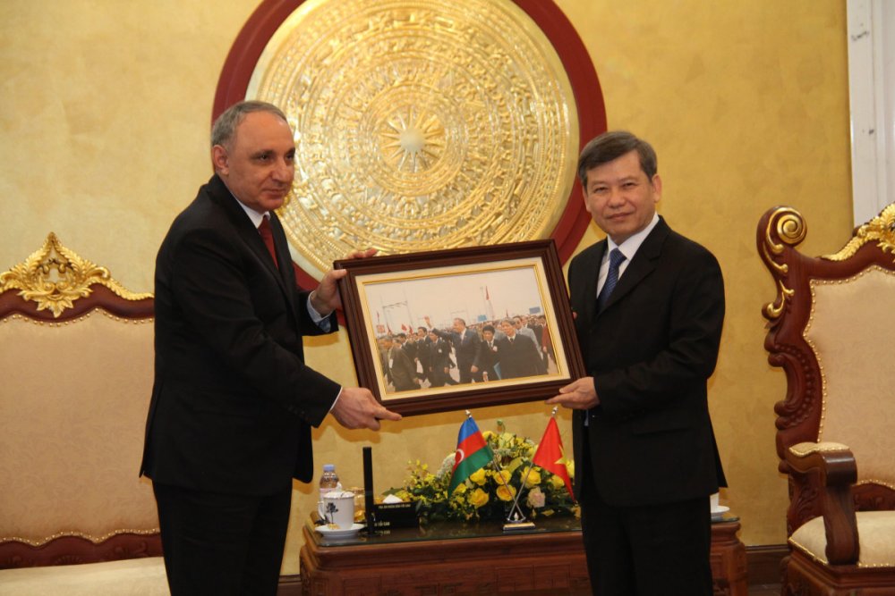 Kamran Eliyev Vyetnamda seferde olub
