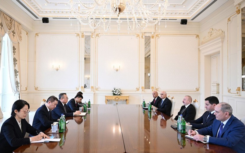 Ilham Eliyev Cin Kommunist Partiyasi Merkezi Komitesinin sobe mudirini qebul edib