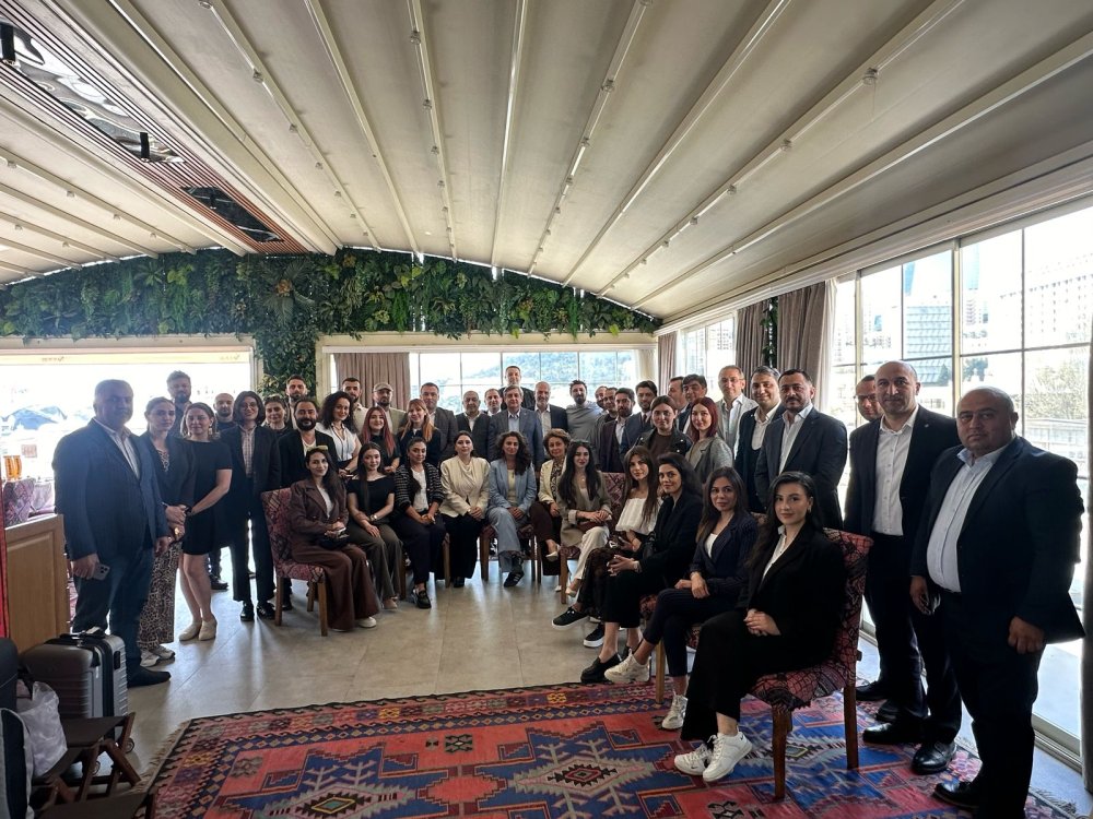 Bakida “Uzakrota”nin 15 illik yubileyine hesr olunmus tedbir kecirildi