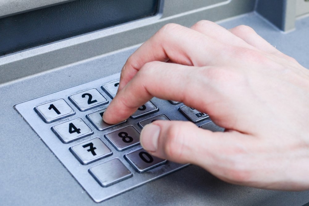 Gencede bank kartlarindan onlayn yolla 16 min manat ogurlanib
